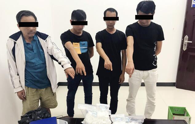 文昌交警查套牌报废车意外查获“毒鱼丸” 文昌交警查套牌报废车意外查获“毒鱼丸”